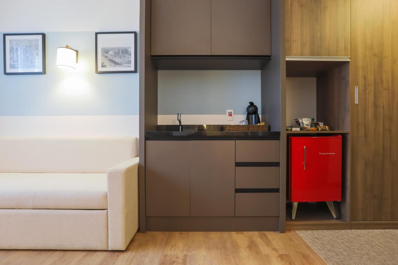 Tryp By Wyndham Ribeirao Preto Hotel Luaran gambar A kitchenette in a hotel room
