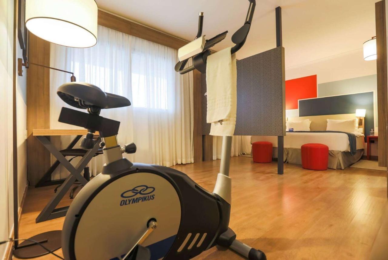 Tryp By Wyndham Ribeirao Preto Hotel Luaran gambar An exercise bike in a hotel room