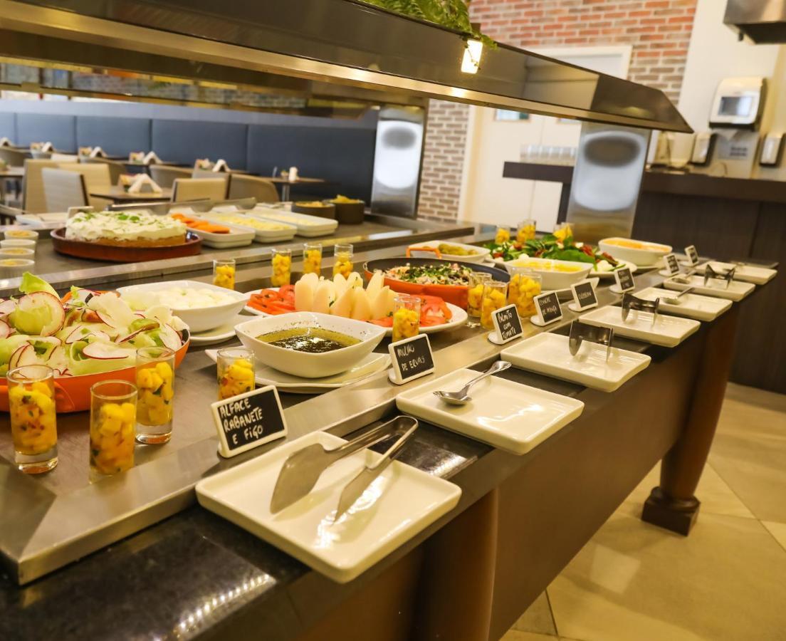Tryp By Wyndham Ribeirao Preto Hotel Luaran gambar A salad bar