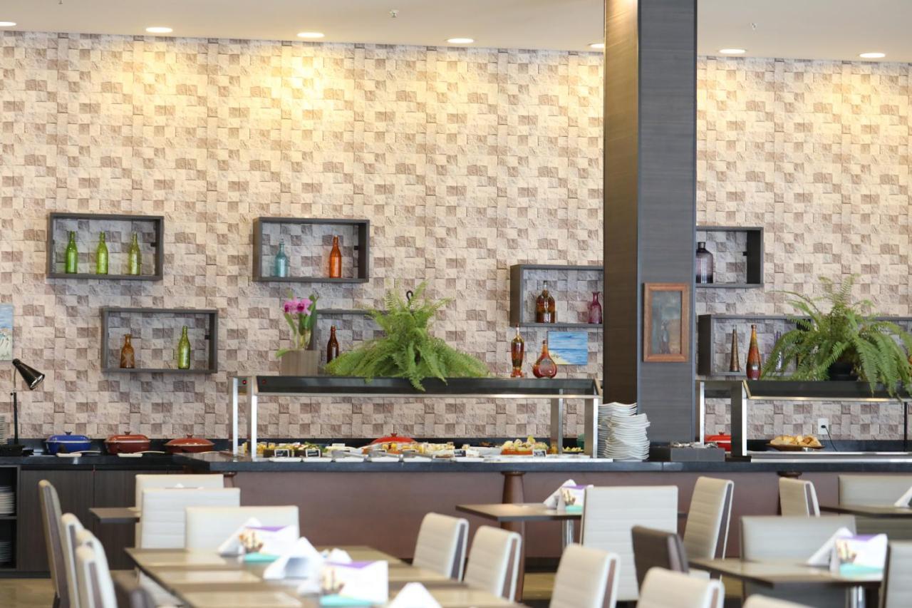 Tryp By Wyndham Ribeirao Preto Hotel Luaran gambar A buffet at a restaurant