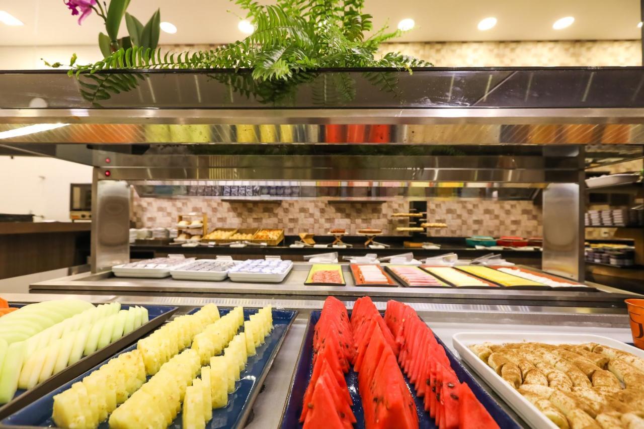 Tryp By Wyndham Ribeirao Preto Hotel Luaran gambar A buffet at a hotel